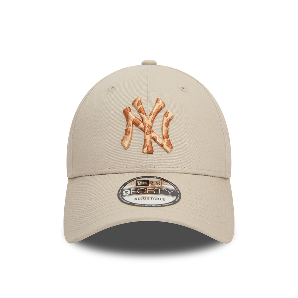 New Era 9FORTY New York Yankees Baseball Cap - MLB Giraffe Animal Infill - Stone