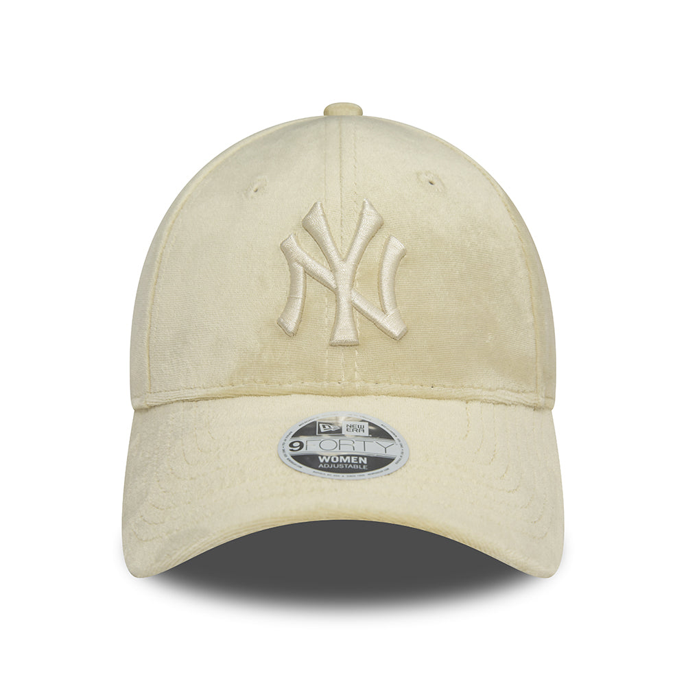 New Era Womens 9FORTY New York Yankees Snapback Cap - MLB Velour - Stone