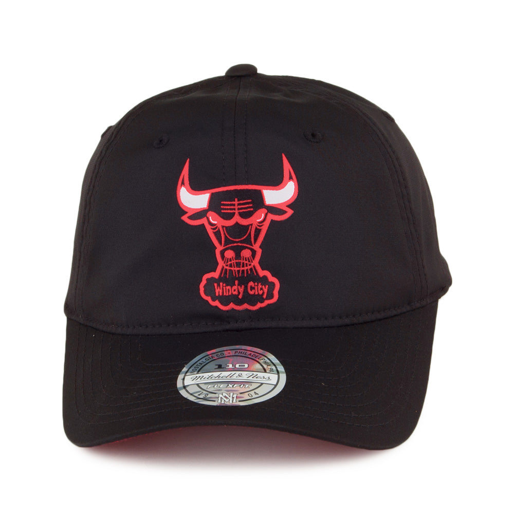 Mitchell & Ness Chicago Bulls Strapback Cap - Light & Dry - Black