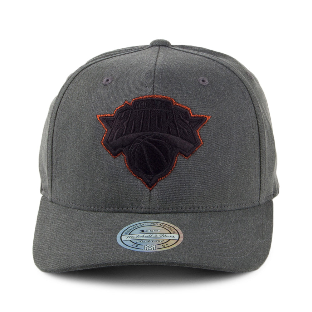 Mitchell & Ness New York Knicks Snapback Cap - Washed Denim 110 - Black