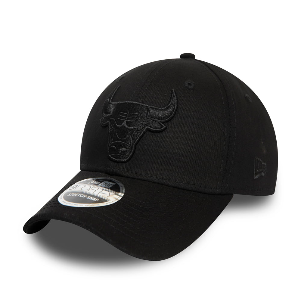 New Era 9FORTY Chicago Bulls Baseball Cap - NBA Stretch Snap - Black On Black