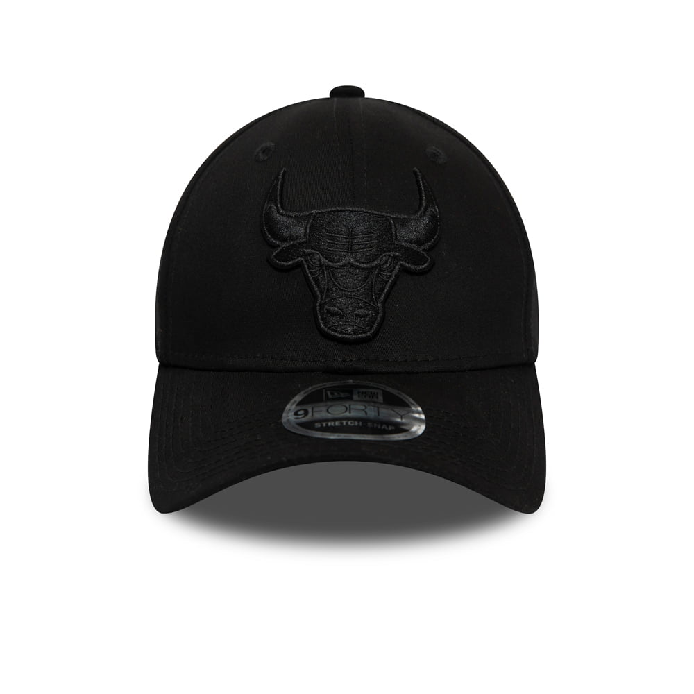 New Era 9FORTY Chicago Bulls Baseball Cap - NBA Stretch Snap - Black On Black