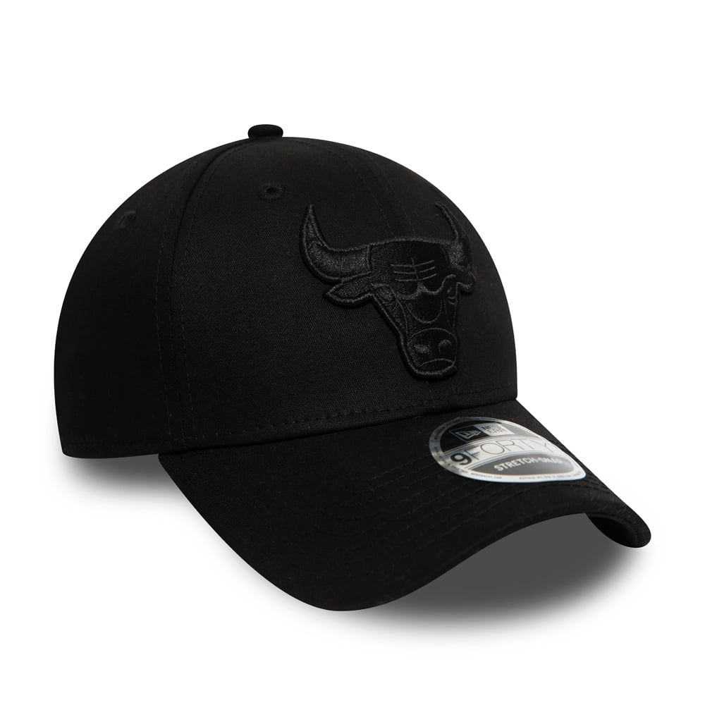 New Era 9FORTY Chicago Bulls Baseball Cap - NBA Stretch Snap - Black On Black