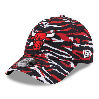 New Era 9FORTY Chicago Bulls Baseball Cap - NBA AOP Camo Print - Red