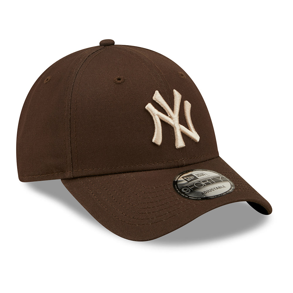 New Era 9FORTY New York Yankees Baseball Cap - League Essential - Brown-Stone