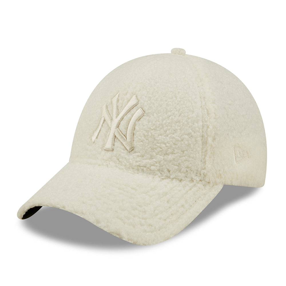 New Era Womens 9FORTY New York Yankees Baseball Cap - MLB Borg - Cream