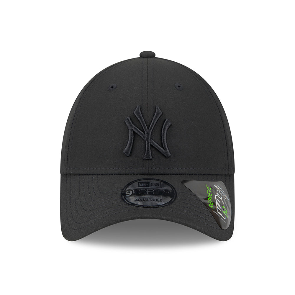 New Era 9FORTY New York Yankees Baseball Cap - MLB Repreve Outline - Black On Black