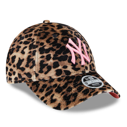 New Era Womens 9FORTY New York Yankees Baseball Cap - MLB Leopard Velour - Brown-Pink